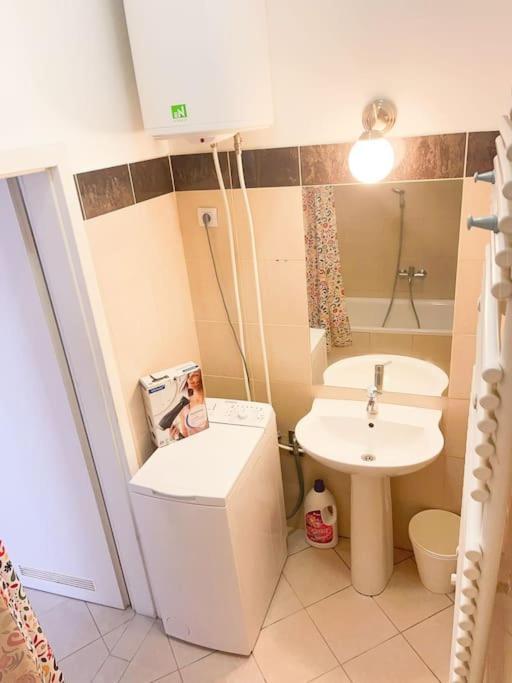 Spacious In A Vibrant Center * Boedapest