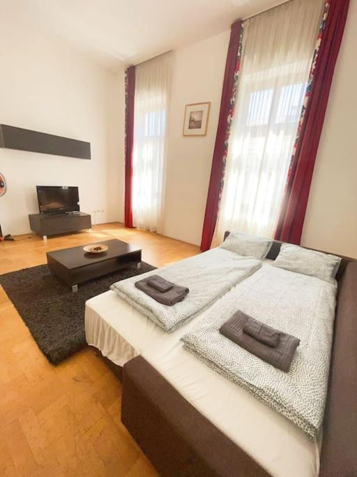 Spacious In A Vibrant Center * Boedapest